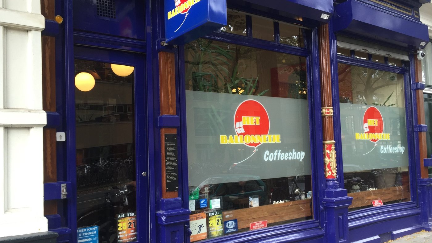 La devanture bleue du coffeeshop Het Ballonnetje, Roeterstraat, aujourd'hui